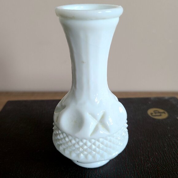Small vintage  milk glass bud vase. - Picture 2 of 4